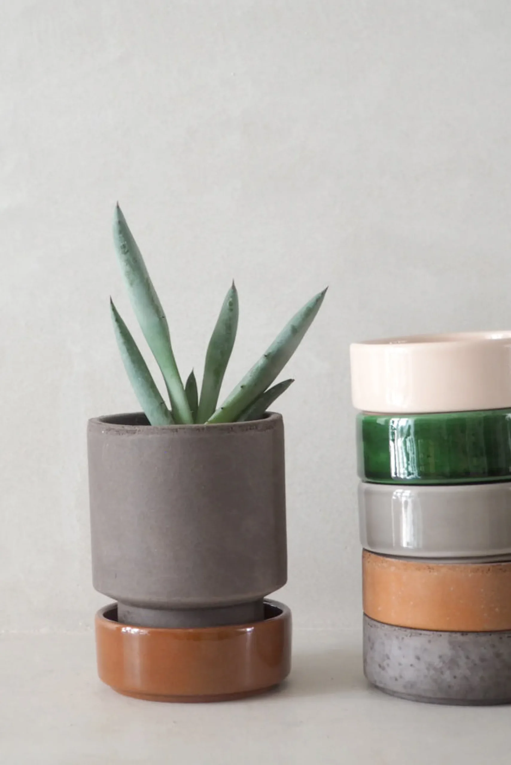 Terrakotta-Krukker^PLANT Hoff krukke, raw grey + grå underskål, gulvkrukke