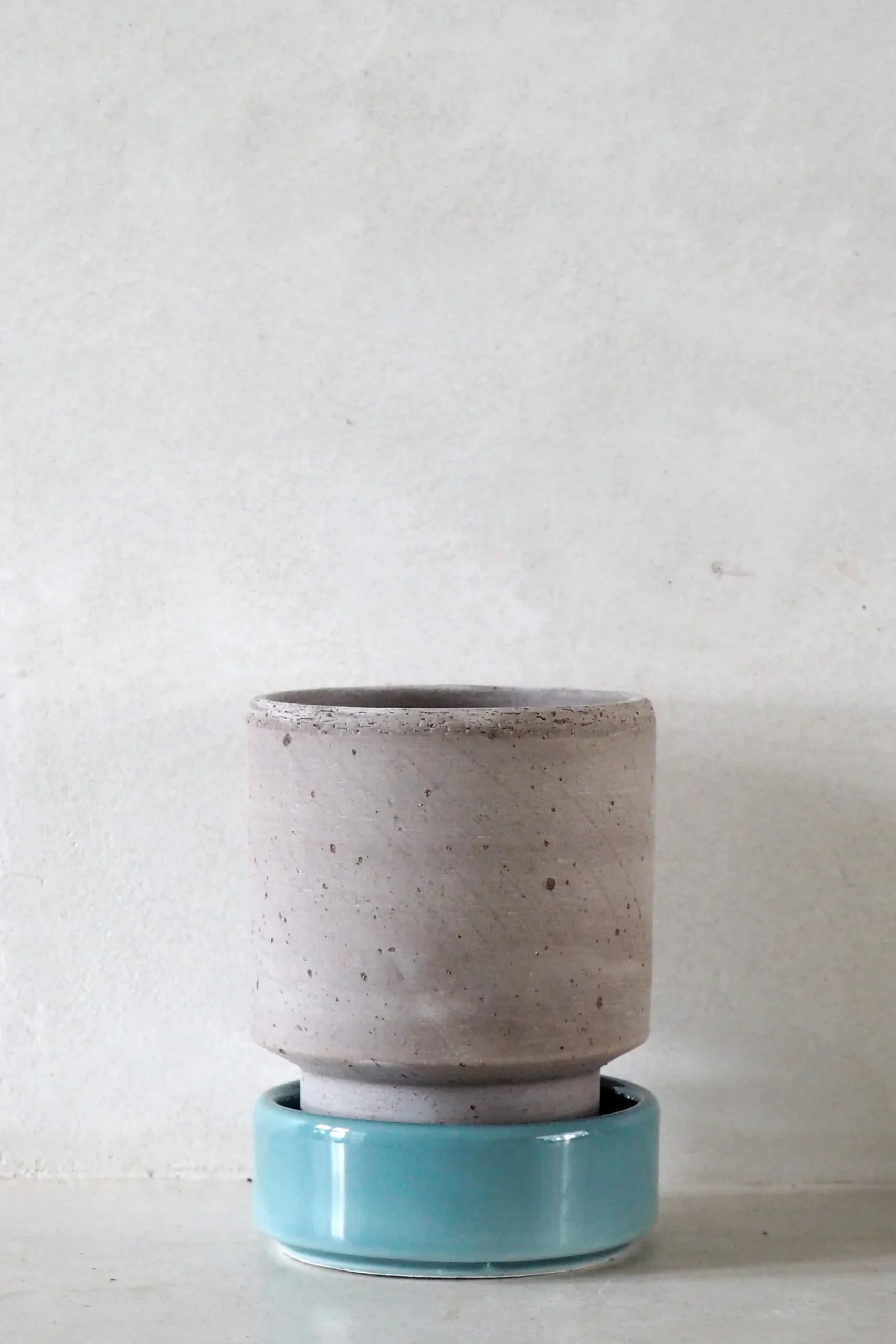Terrakotta-Krukker|Hoff Krukke Serien^PLANT Hoff krukke, raw grey + Misty Blue underskål